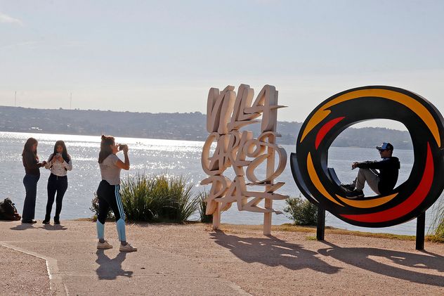 Turistas en Villa Carlos Paz, este viernes, en la primera semana de vacaciones de julio.