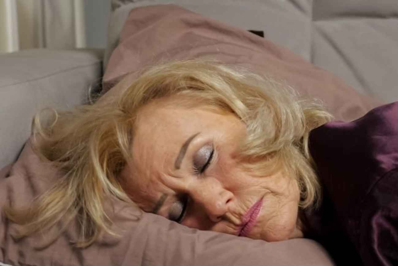 Dormir con el maquillaje, ¿no pasa nada, o lo peor del mundo?