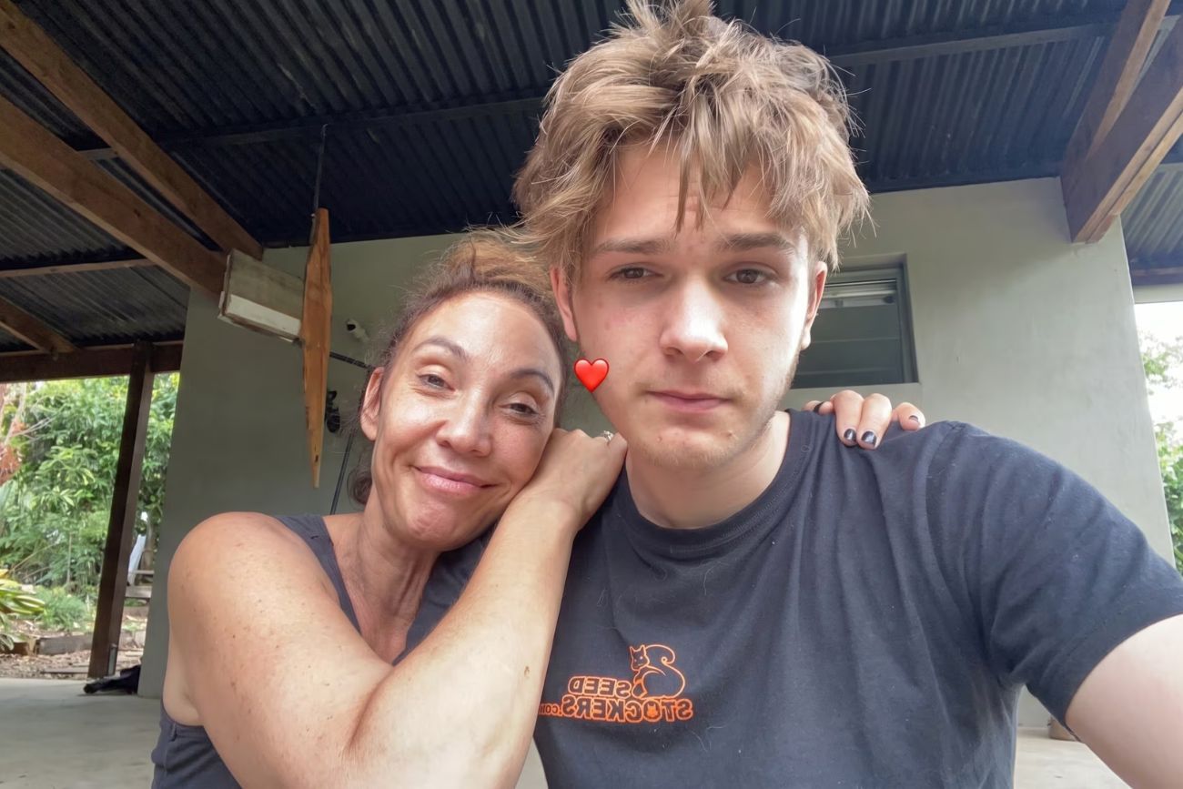 Benicio Guyot junto a su mamá, Ernestina Pais.