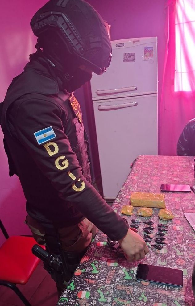 Más de 50 allanamientos en Córdoba: 26 detenidos y secuestro de armas, drogas y vehículos.
