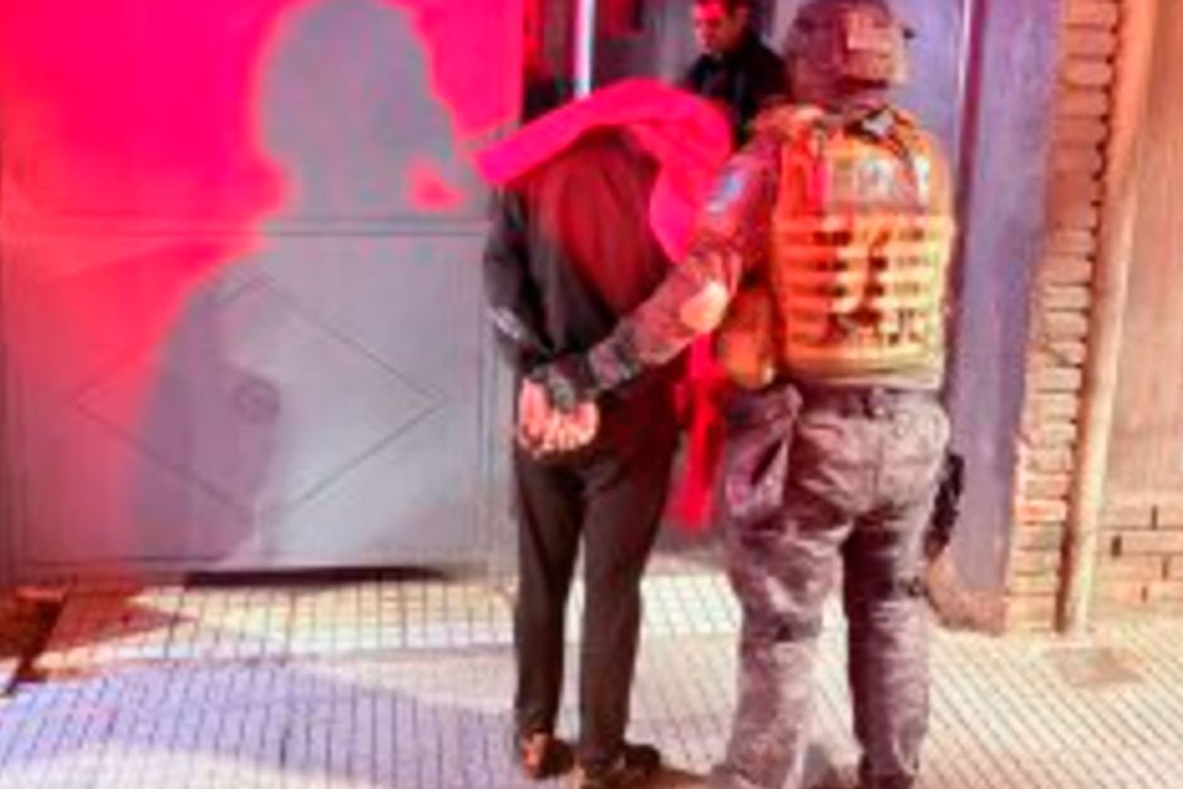 El expolicía, al ser detenido. (Mpfcordoba.gob.ar)