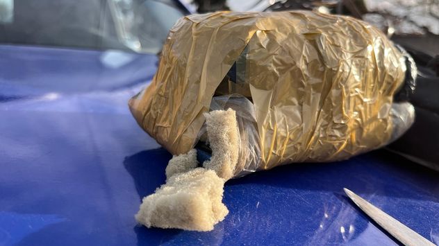 Detuvieron a dos hombres con cocaína, un dron y otros elementos durante un control policial.