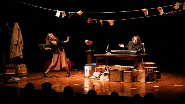 "La noche extraviada o los libretistas del mundo", obra teatral con Alejandro Dolina y Cora Barengo.