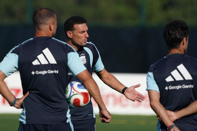 Lionel Scaloni y su cuerpo técnico.