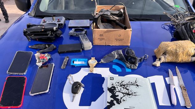 Detuvieron a dos hombres con cocaína, un dron y otros elementos durante un control policial.