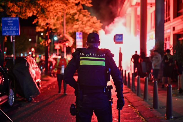 Graves incidentes en Francia, Gran Bretaña y Países Bajos tras la eliminación de Marruecos del Mundial. 