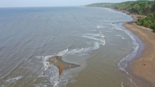 Científicos hallan un volcán de lodo frente a Trinidad formado por los terremotos en Venezuela.