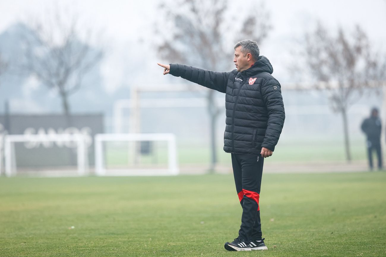 Diego Flores, DT de Instituto.