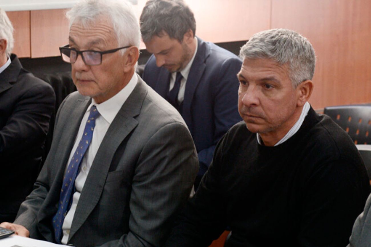 Corazza, de pulóver negro. (Clarín/Luciano Thieberger)