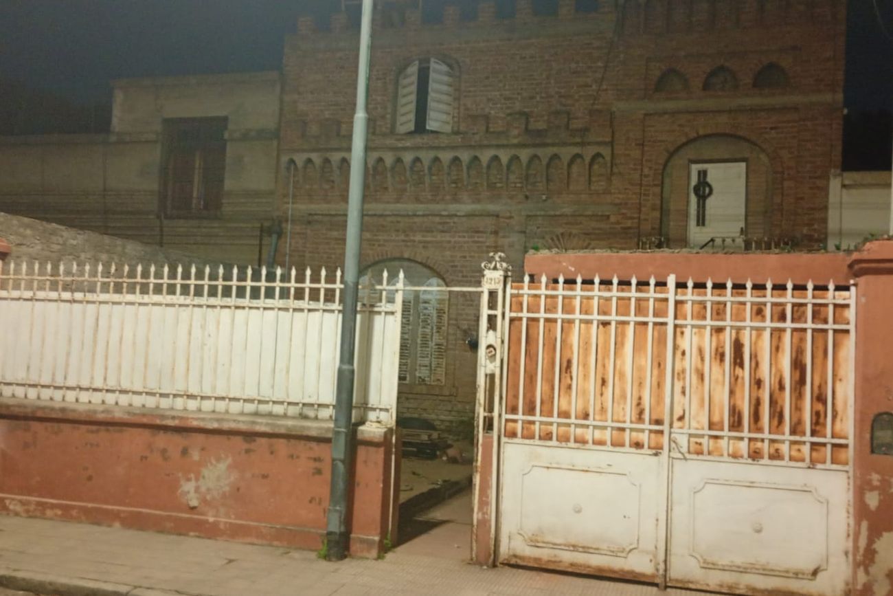 La casa. (Policía)
