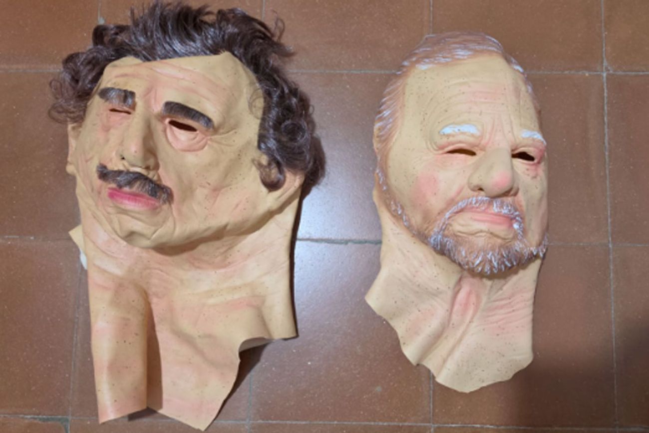 Las máscaras halladas. (Policía)