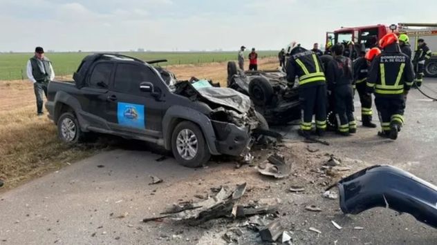 Choque múltiple en San Andrés de Giles dejó tres muertos y un herido.
