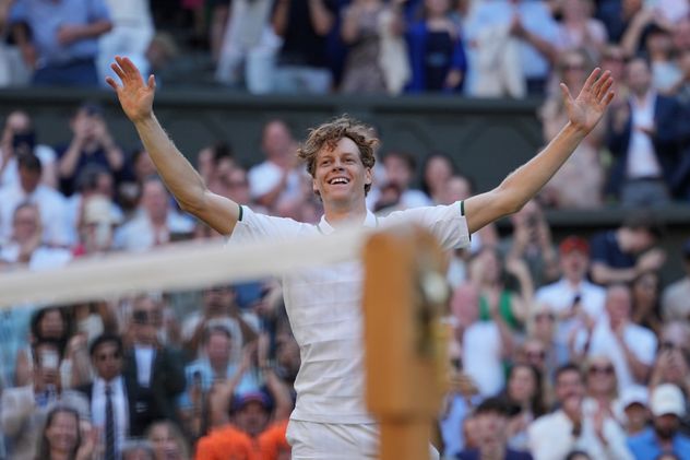 Jannik Sinner, número uno del mundo, superó al alemán Alexander Zverev y conquistó por segundo año seguido el título en Wimbledon.