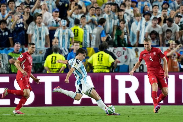 El misil al ángulo de Julián Álvarez para el 2-1 de la selección nacional frente a Suiza.