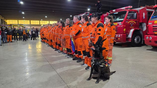 Bomberos voluntarios cordobeses que regresaron días atrás de prestar ayuda en los terremotos de Venezuela.