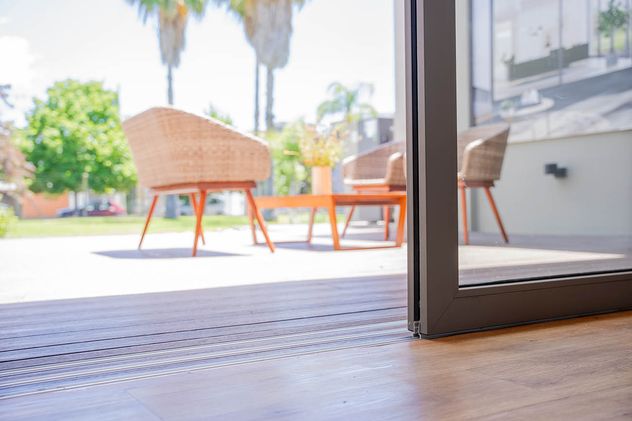 La innovación en las aberturas de PVC permiten una mayor superficie visual y consigue potenciar la sensación de apertura de los ambientes.