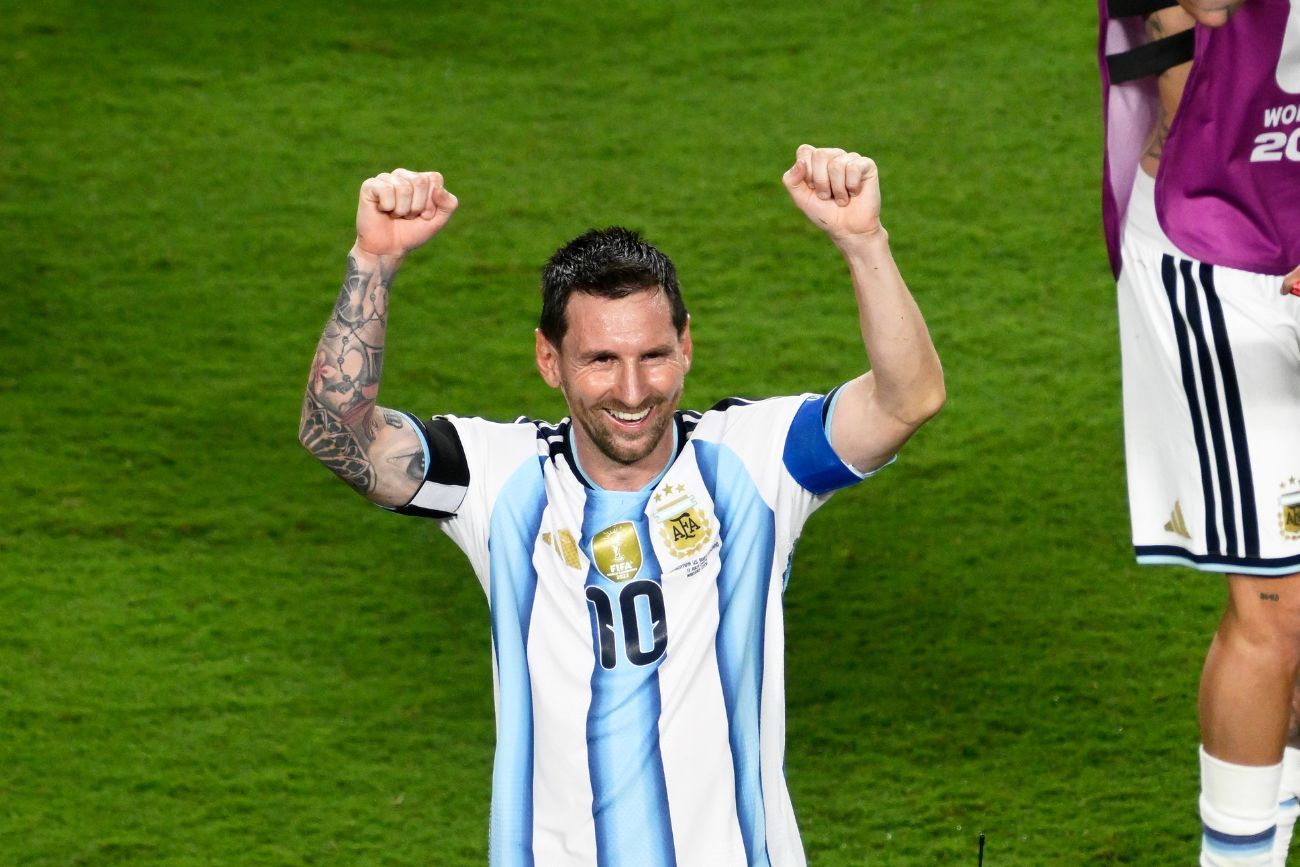 Con Messi a la cabeza, los festejos de la selección argentina por el pase a semifinales del Mundial.
