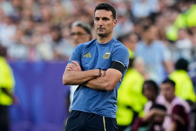 Lionel Scaloni suma 13 partidos dirigiendo a la selección argentina en Mundiales. (AP)