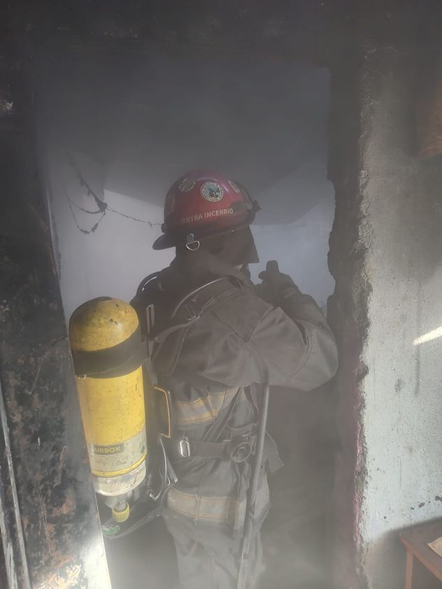Ciudad de Córdoba. Una vecina salvó a dos niños de un incendio y terminó internada.
