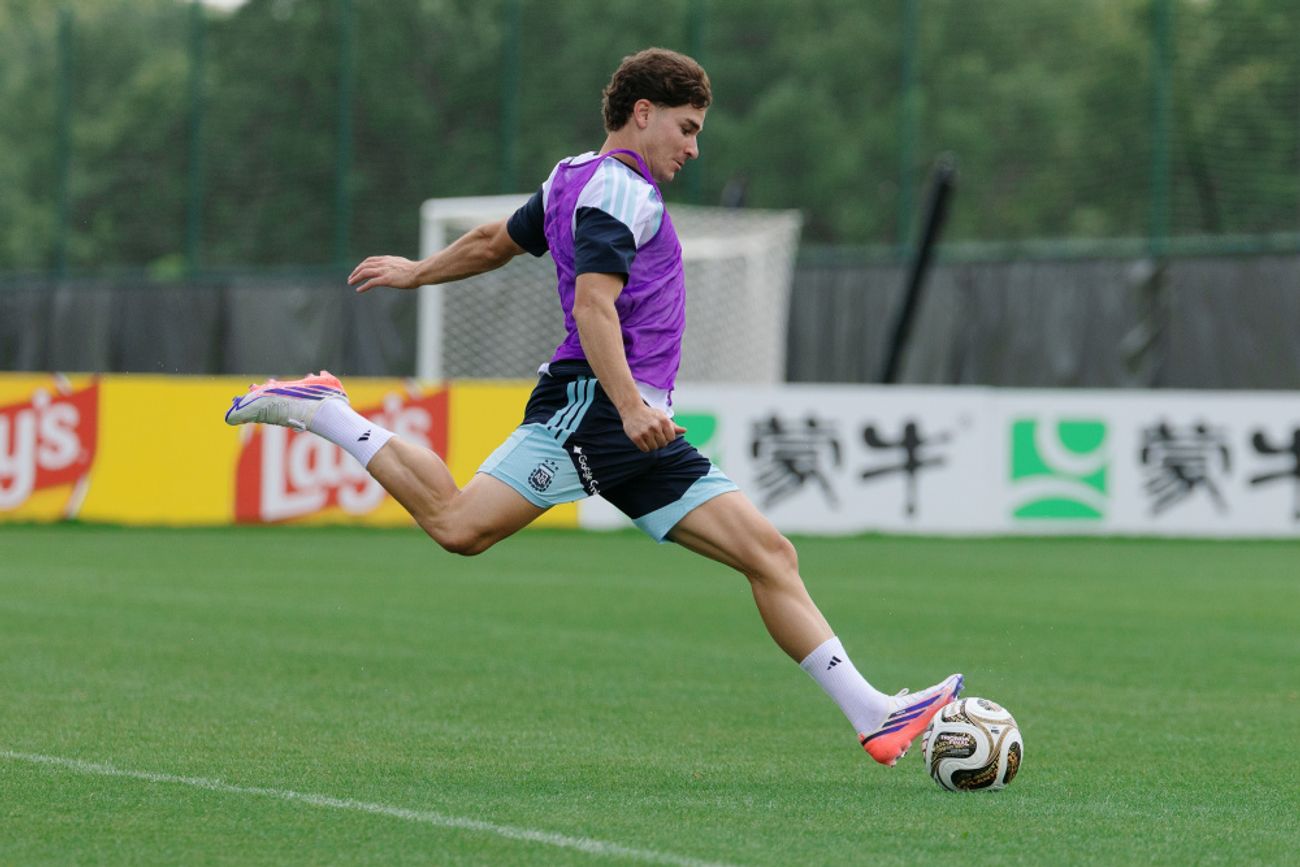 Activo, Julián Álvarez en el último entrenamiento de la selección en Kansas City. (Prensa selección)