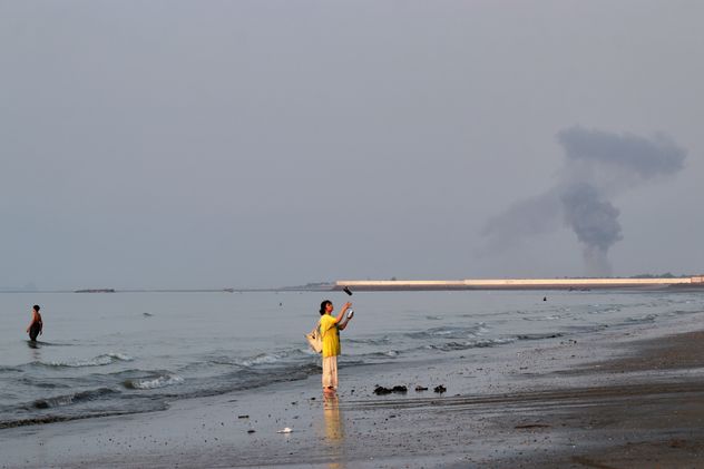 Estrecho de Ormuz. Bombardeos en Irán.