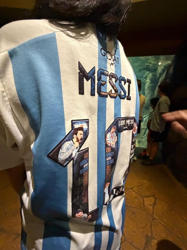 Los argentinos copan el Georgia Aquarium para matar el tiempo antes de la semifinal del Mundial.