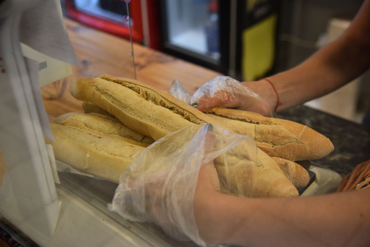 Cada vez que juega la selección aumenta hasta un 30% el consumo del pan en Córdoba 