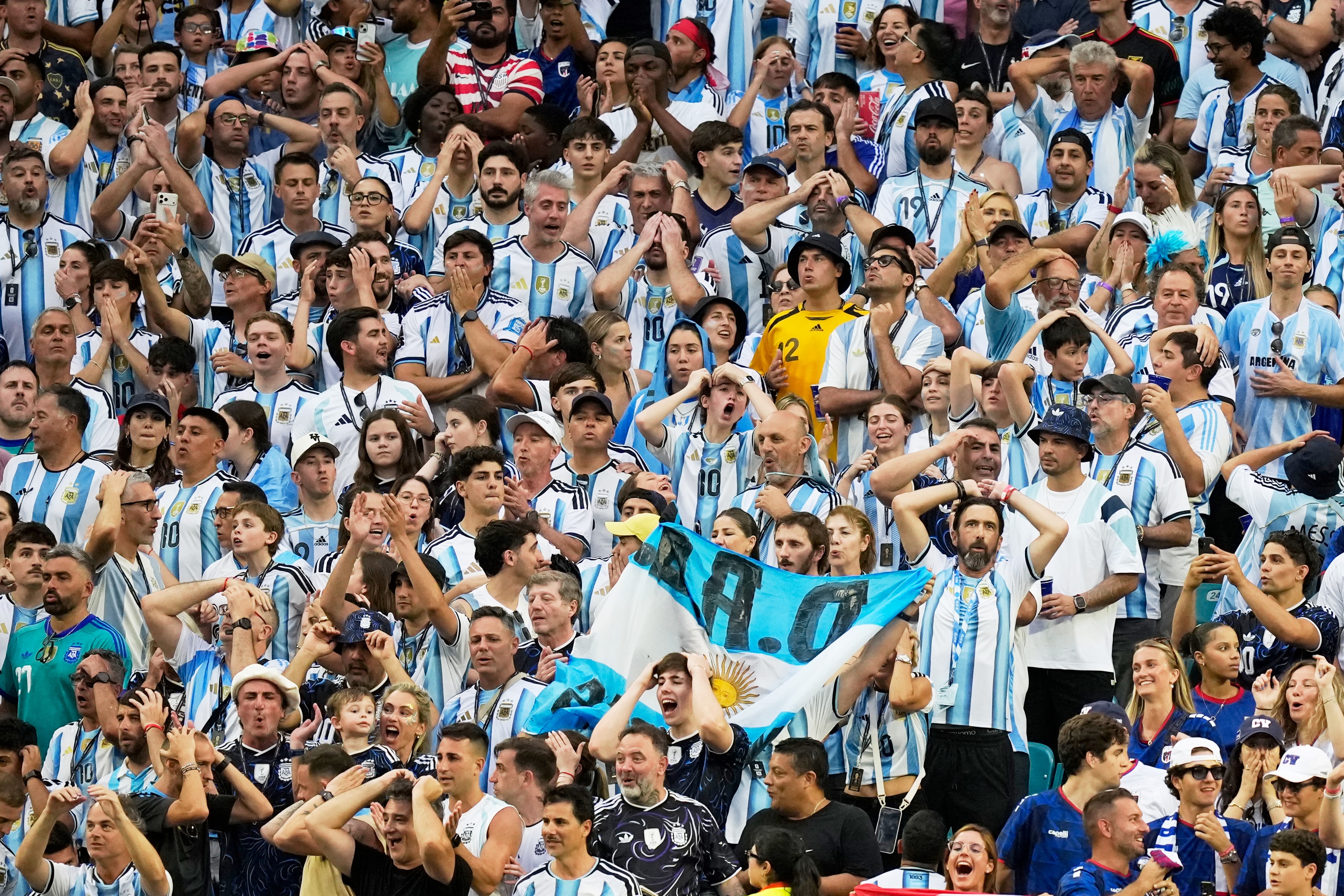 La hinchada argentina es una de las más masivas en el Mundial 2026. (AP)