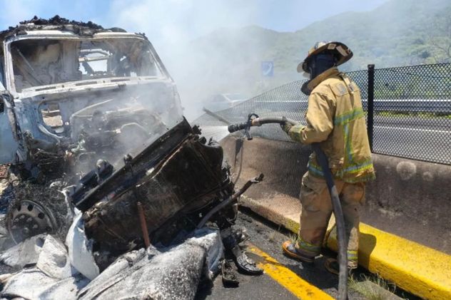 Tragedia en la autopista de Guadalajara: choque múltiple e incendio dejó al menos 10 muertos