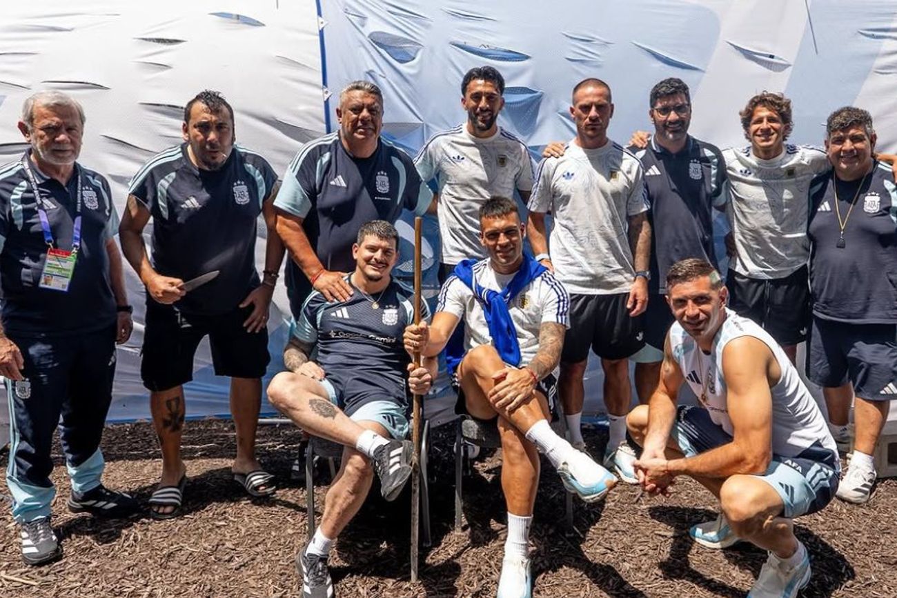 Lionel Scaloni, Emiliano "Dibu" Martínez, Lautaro Martínez y el resto del plantel disfrutaron de un asado antes de dejar Kansas rumbo a Atlanta.