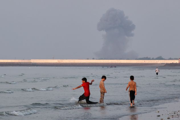 Estrecho de Ormuz. Bombardeos en Irán.