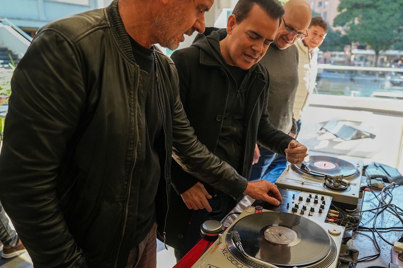Diego Quiroga, a cargo de la musicalización en vivo con una maratón de 10 horas corridas de música.