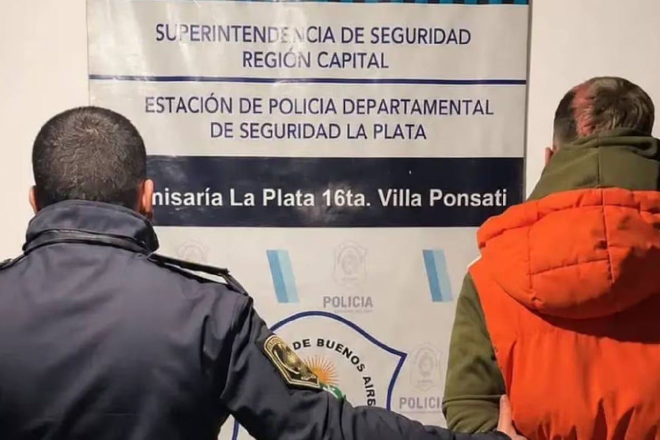 Detuvieron a un hombre que intentó atacar a su cuñada con un machete e hirió a su perro