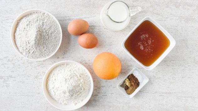 El pan de miel en sartén es una alternativa rápida para quienes buscan un dulce casero sin usar horno.