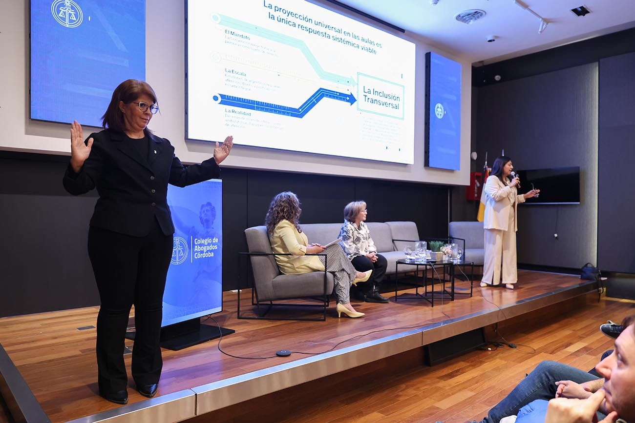 La jornada contó con una intérprete en Lengua de Señas, un avance significativo en materia de accesibilidad institucional.