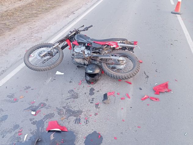 La moto siniestrada tras chocar con un caballo. 