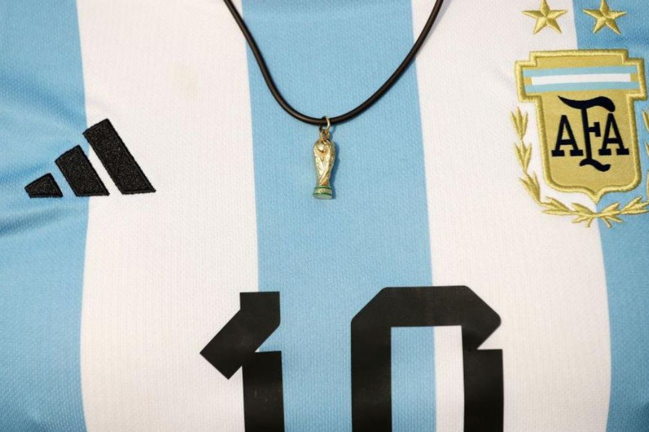 Para algunas corrientes astrológicas, el color dorado representa la energía del Sol y simboliza el liderazgo, la vitalidad y el éxito.
