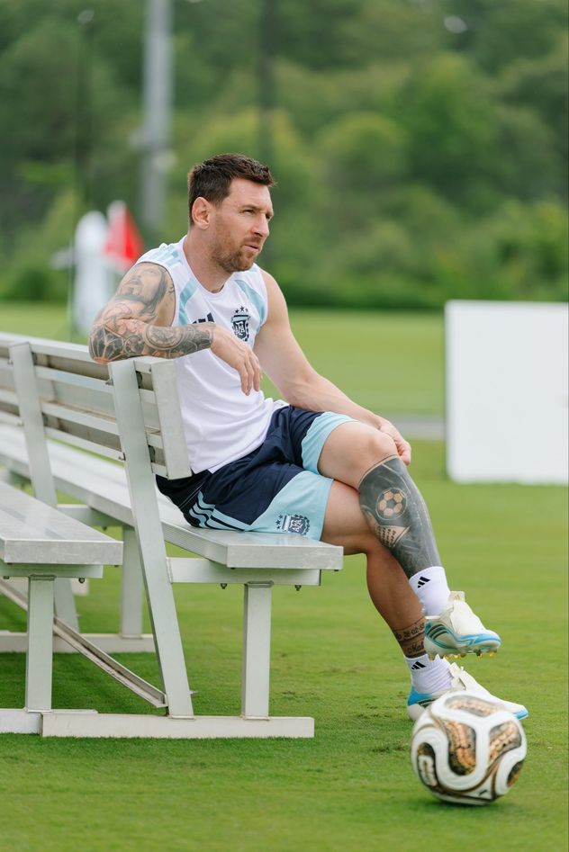Lionel Messi en el último entrenamiento de Argentina previo al duelo ante Inglaterra por semifinales del Mundial 2026.