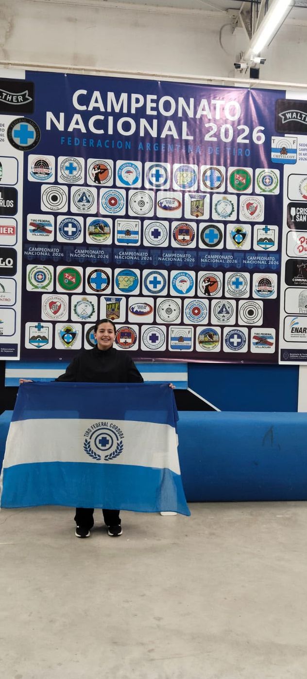 Lucía Gelfo (13) logró la medalla de bronce en la Categoría femenina “Pistola de Aire Cadete Mayor” del XLVIII Campeonato Nacional Juvenil de Tiro Deportivo.