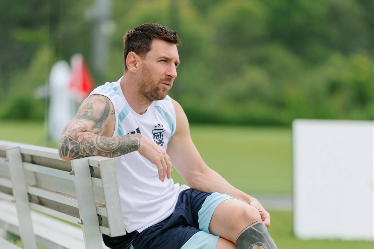 Lionel Messi en el último entrenamiento de Argentina previo al duelo ante Inglaterra por semifinales del Mundial 2026.