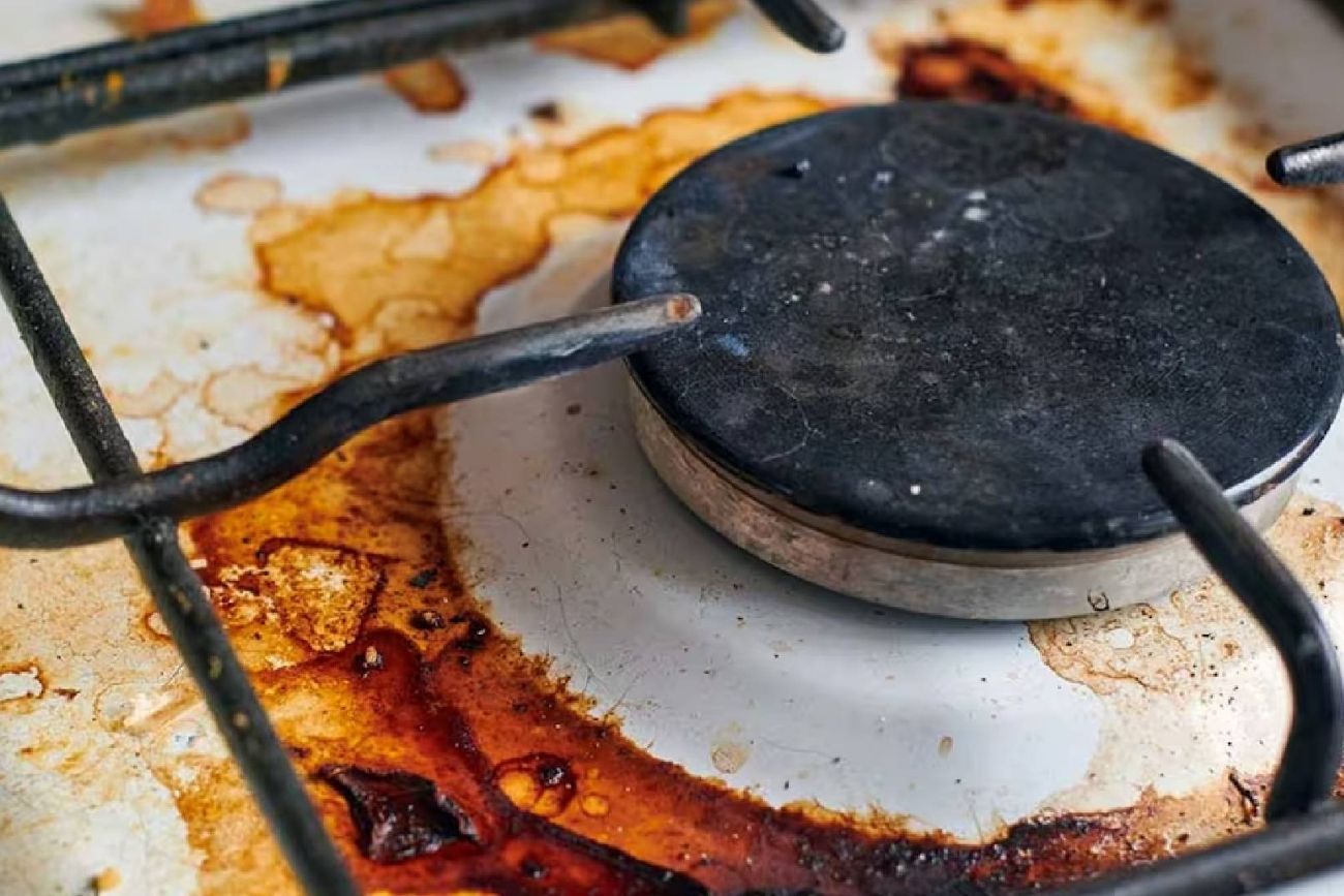 Cómo limpiar las hornallas llenas de grasa sin esfuerzo y con una mezcla casera de dos ingredientes