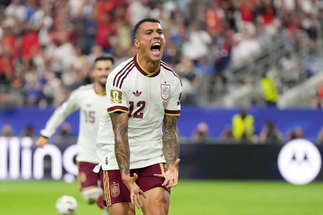 Pedro Porro festeja el segundo gol de España a Francia, por las semifinales del Mundial.