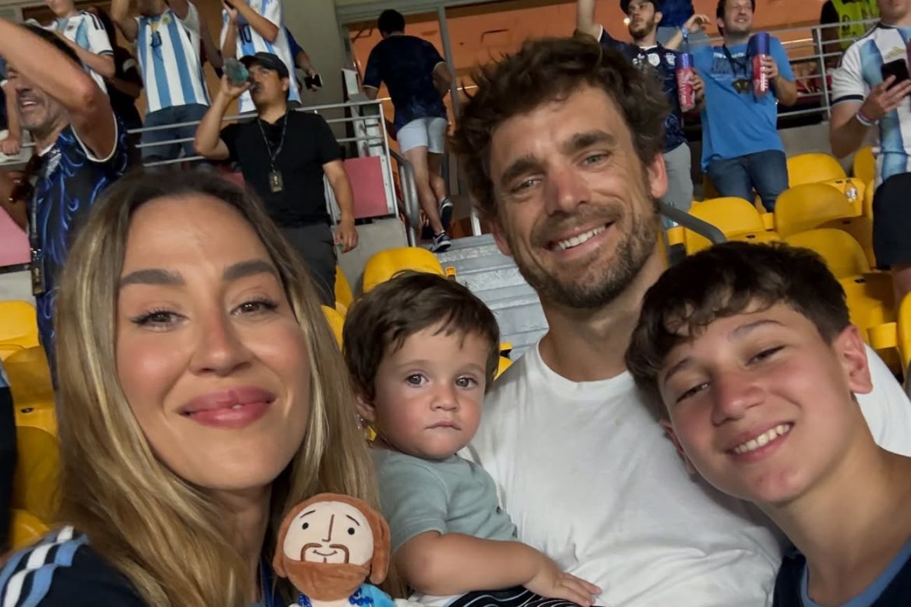 Jimena Barón junto a Matías Palleiro y sus hijos Morrison y Arturo. 