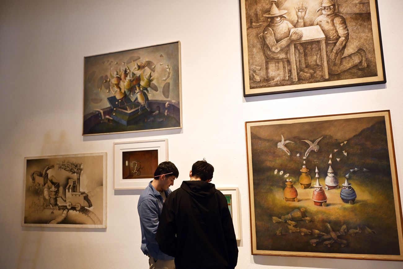 Armado de la muestra de Pablo Canedo en el Macu Unquillo. 