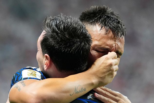 Argentina le ganó 2-1 a Inglaterra y jugará la final del Mundial ante España.