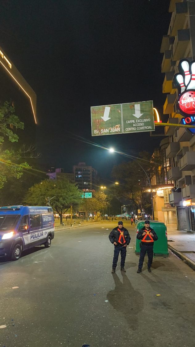 Desalojaron la zona del Patio Olmos tras los disturbios durante los festejos por el triunfo de la selección.