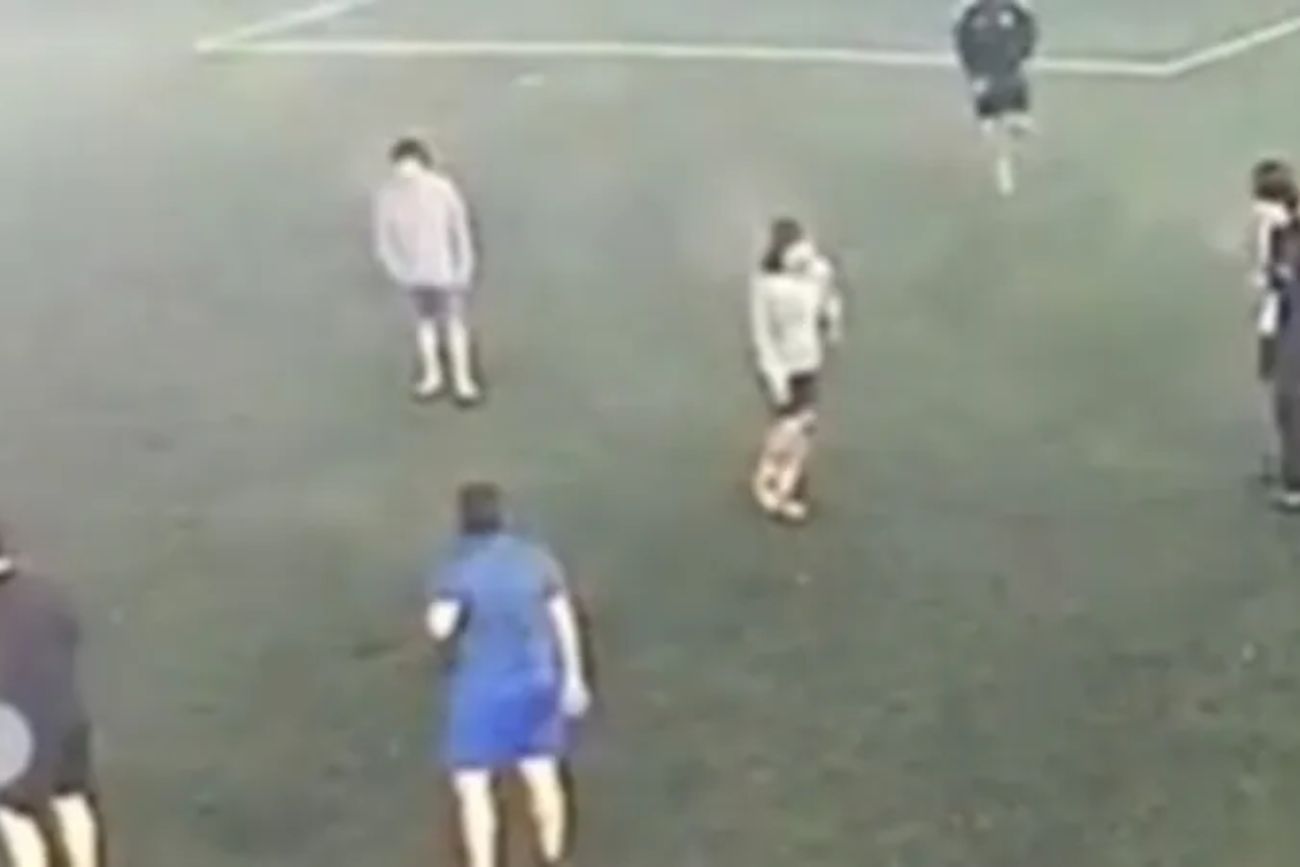 Un chico fue herido de un balazo mientras jugaba al fútbol en un predio de Río Negro: investigan a los vecinos
