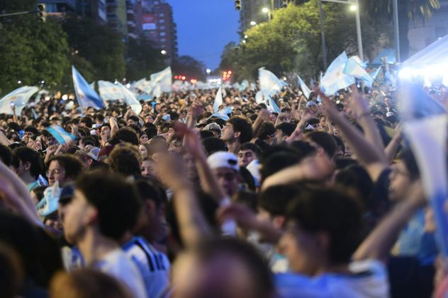Festejos. Argentina le ganó 2-1 a Inglaterra y jugará la final del Mundial ante España.