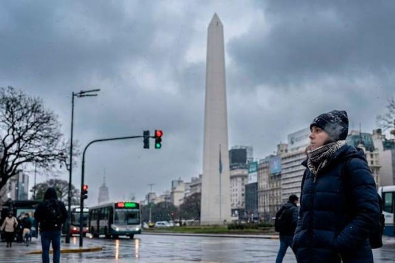 El domingo de la final del Mundial 2026 se perfila como una jornada fría y mayormente nublada en Buenos Aires, por lo que quienes planeen ver el partido al aire libre deberán llevar abrigo.