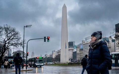 El domingo de la final del Mundial 2026 se perfila como una jornada fría y mayormente nublada en Buenos Aires, por lo que quienes planeen ver el partido al aire libre deberán llevar abrigo.